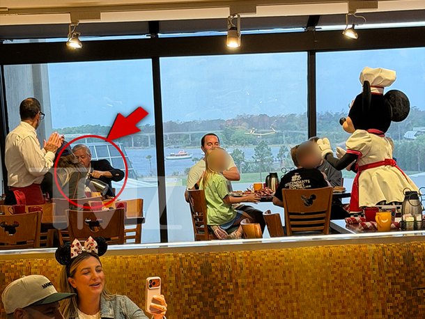 Politics & Poll Tracker 📡 tweet media