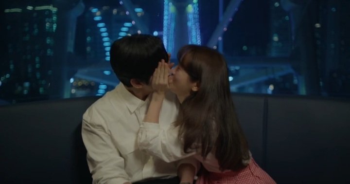 fromthescenes's tweet photo. “i'm happy to share time with you, let's love like the ocean”
#ThePracticalGuideToLoveEp10
#ThePracticalGuideToLove https://t.co/2HFeoOyQJz