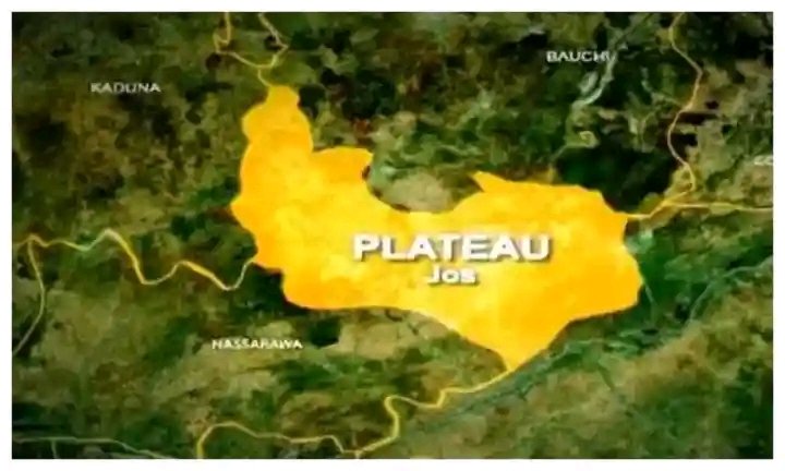 jos_broadcast's tweet photo. SECURITY ALERT Sporadic gunshots reported at Angwan Rukuba, Jos North LGA, Plateau State, around 8:15pm. Suspected terrorists fired at passers-by and escaped in a vehicle. Casualties unknown.  Be cautious moving around Jos metropolis tomorrow, especially in the morning. Stay safe https://t.co/ViXI9yjail