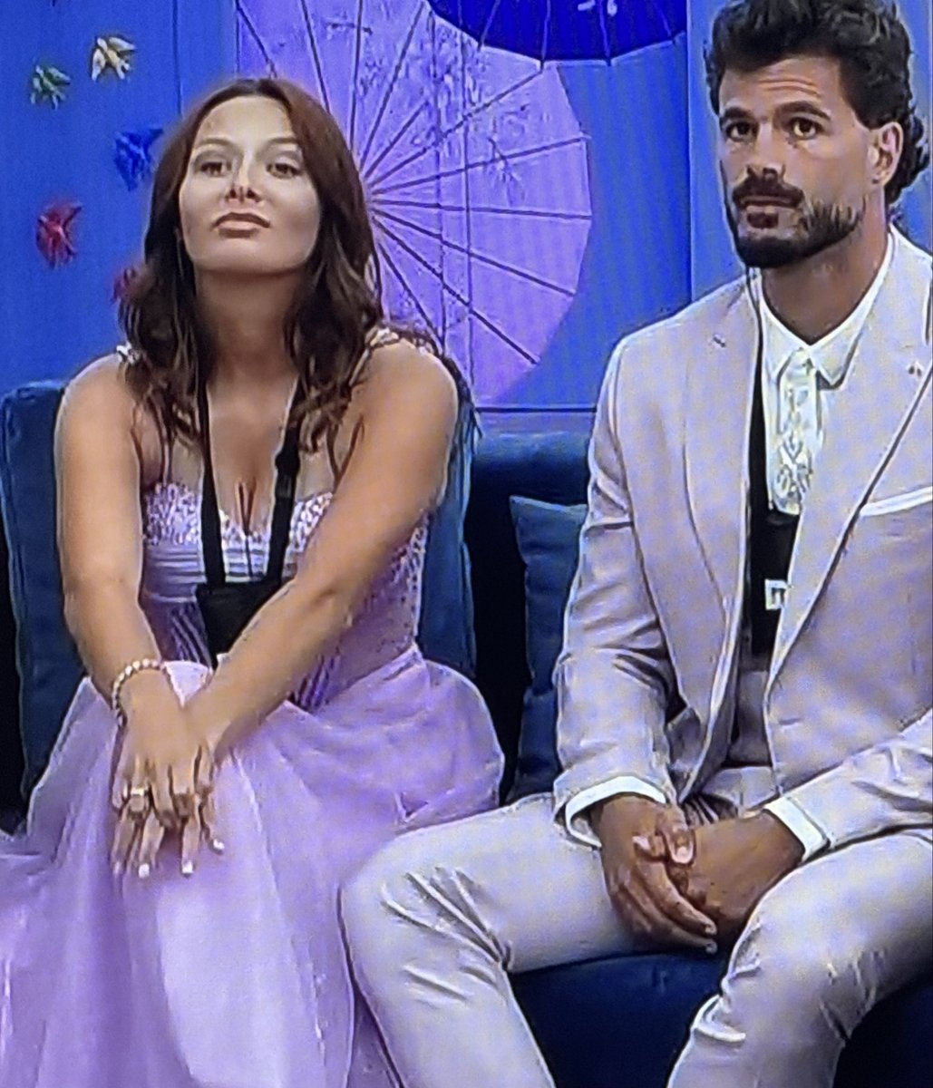 tu não sonhas comigo, tens mesmo pezadelos 🛌 tweet media