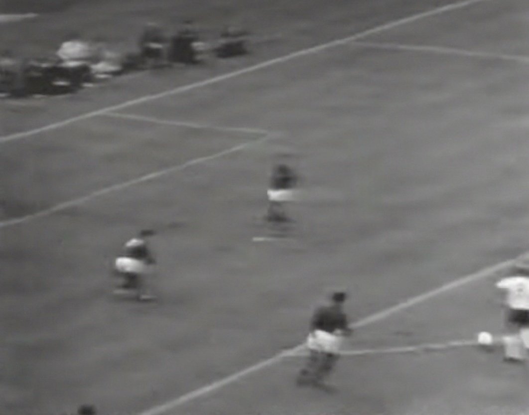 AndyBodfish's tweet photo. After Bobby Charlton's 1st goal against Portugal in the 66 semi, England went 32 years and 50 goals without scoring from OUTSIDE THE BOX at a World Cup or Euros.

The next to do it was Paul Scholes against Tunisia in 98, from virtually the same spot on the pitch 👀 https://t.co/CQihdYfaI9