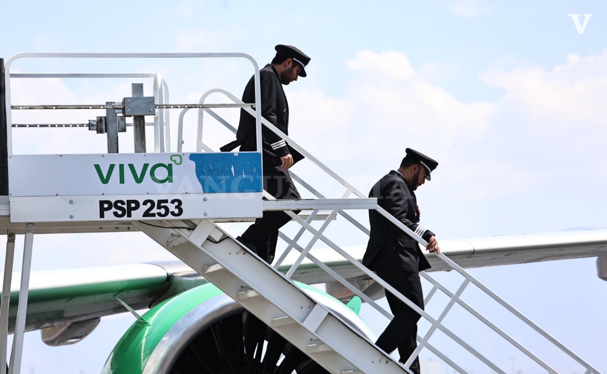vanguardiamx's tweet photo. ✈️ Saltillo estrena conexión aérea directa: arriba el primer vuelo desde Cancún y despega la ruta hacia ese destino.

A la 1:35 de la tarde, la aeronave procedente del Caribe aterrizó en la capital coahuilense.  📸 Hector Garcia. https://t.co/XgrpHYCqvX