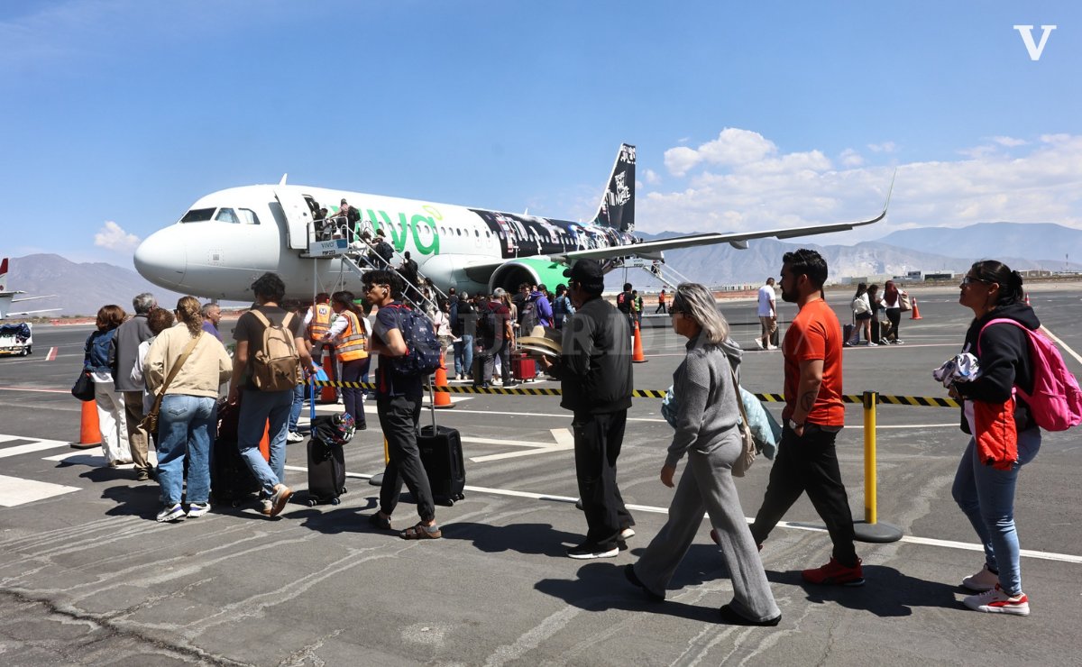 vanguardiamx's tweet photo. ✈️ Saltillo estrena conexión aérea directa: arriba el primer vuelo desde Cancún y despega la ruta hacia ese destino.

A la 1:35 de la tarde, la aeronave procedente del Caribe aterrizó en la capital coahuilense.  📸 Hector Garcia. https://t.co/XgrpHYCqvX