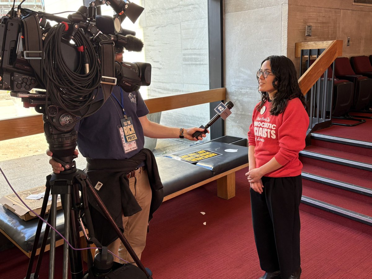 Claire Valdez tweet media