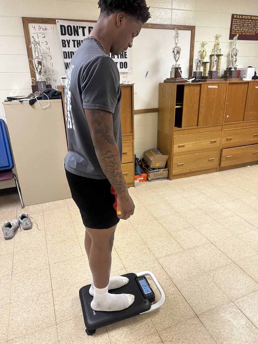 MiCahMcCli09's tweet photo. Coaches!!! Got my official Measurements!!! WR/TE 
Wingspan: 79 inches✅
Hand Size: 10 inches✅
Weight: 212✅
Height 6’4✅ 
@CoachSloan10 @CoachSettle15 @Coach_Doolittle @coachbusby2 @coachdannylewis @RettRussell26 @CoachRAPinilla @CoachNickVerna @ZachPropp @Kyle_Jolly @coachmattmccray @Coach_Mick7 @CoachLStewart1 @CoachXSheehan @CoachJoeDuPaix