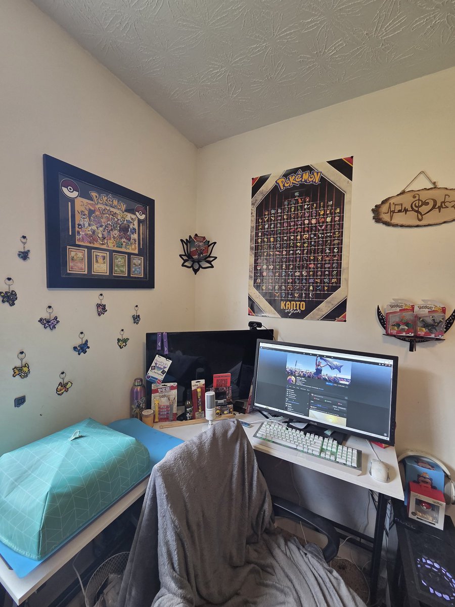I am so proud of my office 💜🤘 This room has taken so long to get to this point ⏳️