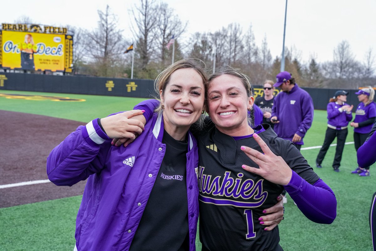 UWSoftball's tweet photo. Extra special sweep complete 🧹 https://t.co/t1MtrIIx97