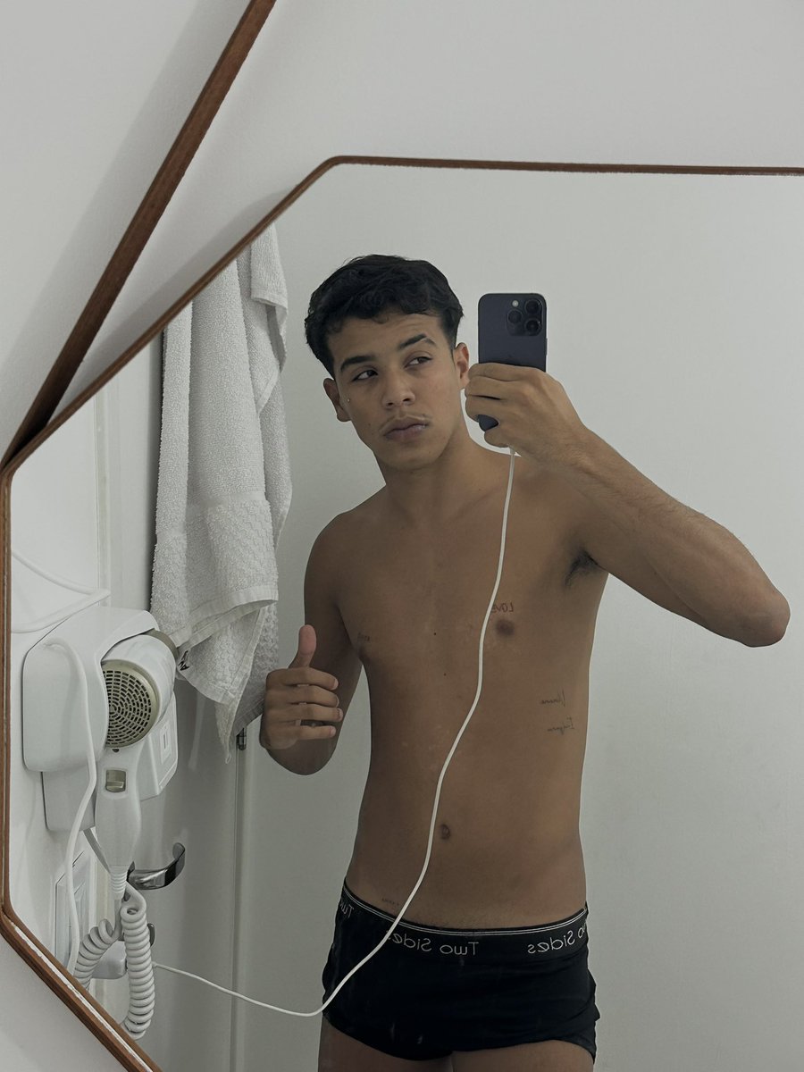 Perdi minha conta no insta, me ajudem a voltar com ela lá me seguindo: 

instagram.com/brenogabett0?i…