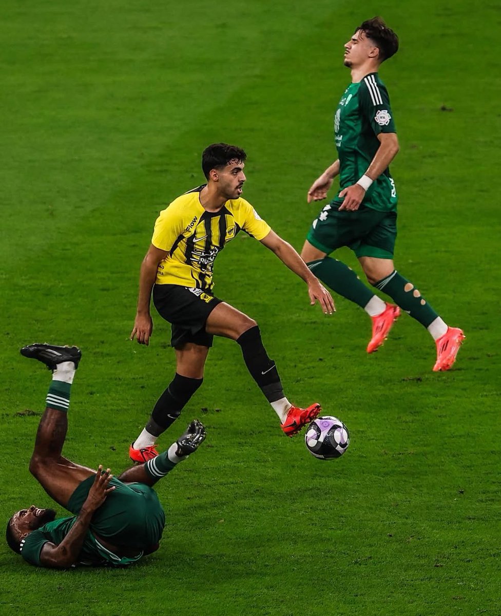 نـواف tweet media