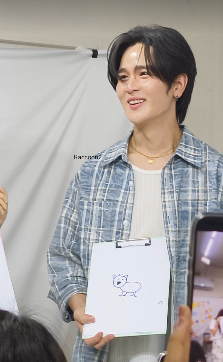 raccoon2286's tweet photo. อวดผลงานเก่งมากท่านจิตรกรใหญ่ 5555
รบกวนไม่มู่ลี่รูปวาดพี่ยุ่นนะคะ 🤣🤣

#Phusanu32ndBDParty
#yoonpsn #YoonPhusanu https://t.co/VWWGd3S2mI