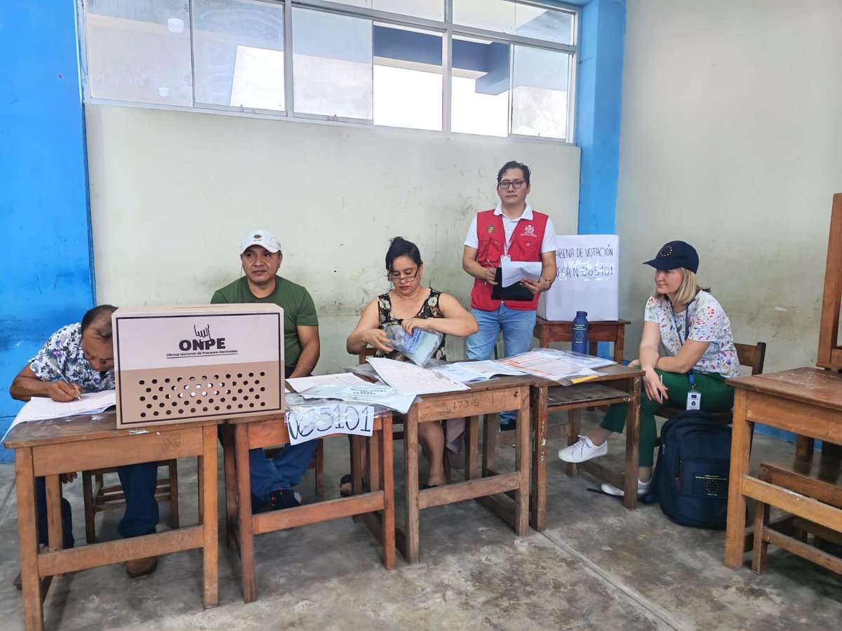 JNE_Peru's tweet photo. En #Maynas, el Jurado Nacional de Elecciones estuvo presente, a través de sus fiscalizadores, en las jornadas de capacitación de miembros de mesa que realiza la ONPE en diferentes centros de votación.
🔍Seguimos fiscalizando rumbo a las Elecciones Generales #EG2026. https://t.co/UWYw9dQgO4