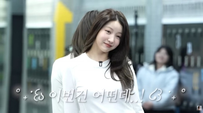 Sowon nyoba latihan jadi model lagi.

Lulusan Fashion Model department Hanlim Arts High School, Sowon jelasin kenapa dia masuk jurusan model padahal kan mau jadi idol?

Pas waktu itu masih jadi trainee dan photoshoot, Sowon ngerasa awkward banget.. Itulah alasan dia gabung