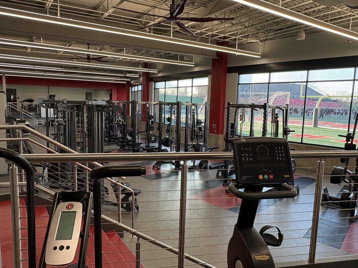 CatchME22_2027's tweet photo. Great time this weekend at IWU! Enjoyed every minute of practice and talking to coaches. Can’t wait to come back! @Coach_Rode @CoachKeaveney @CoachKarch @CoachKinnee @CoachJWellsNCSA https://t.co/6wKP5xhnBj