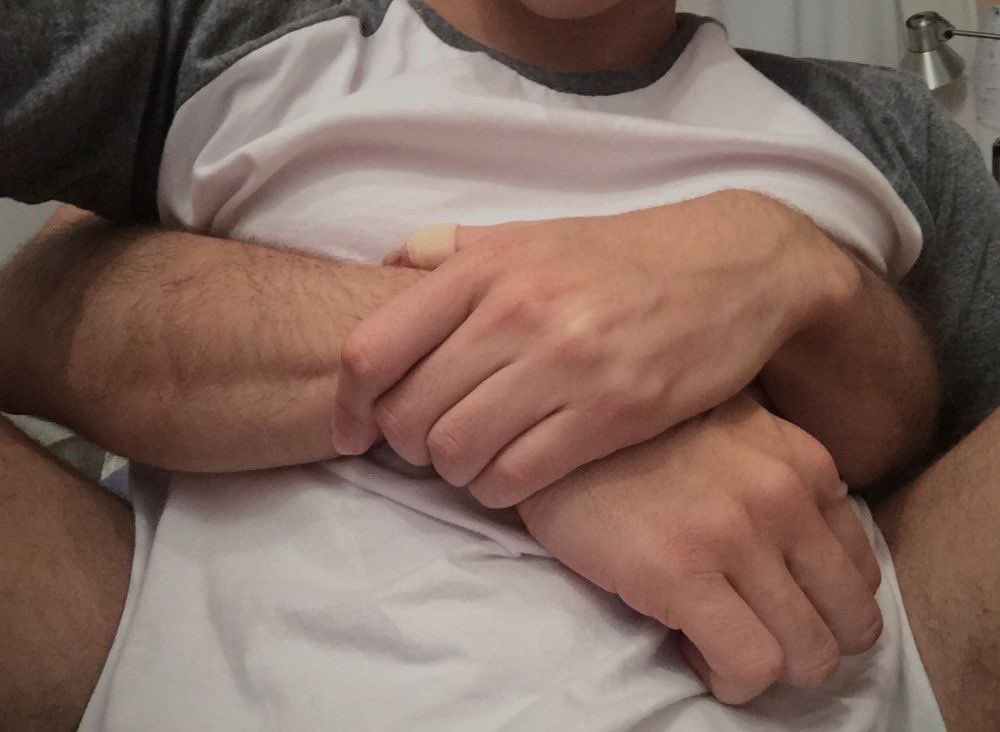 JBBarnesoffice's tweet photo. Holding my pretty boy close. 🖤 https://t.co/wUYaEVz9i4