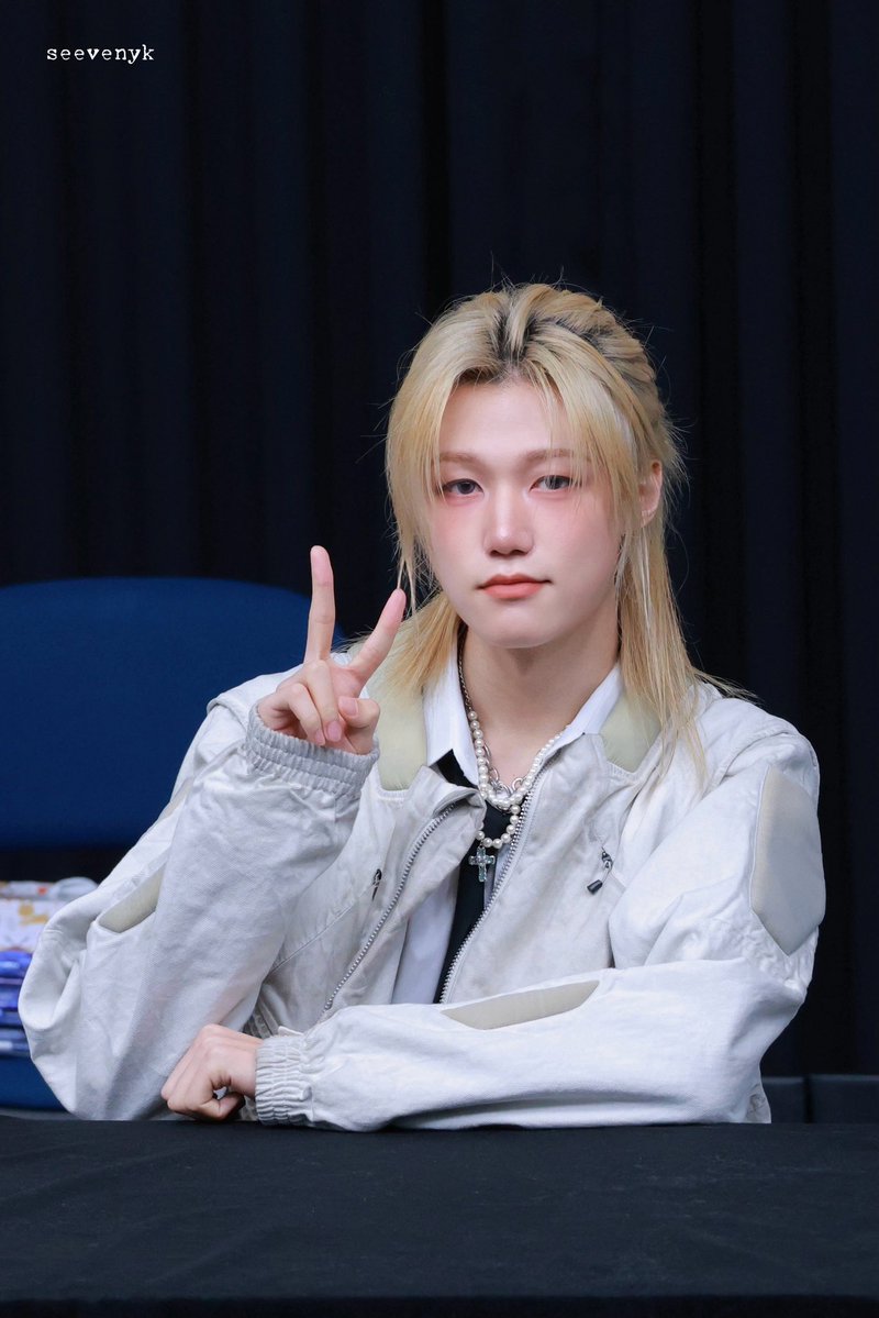 seevenyk tweet media