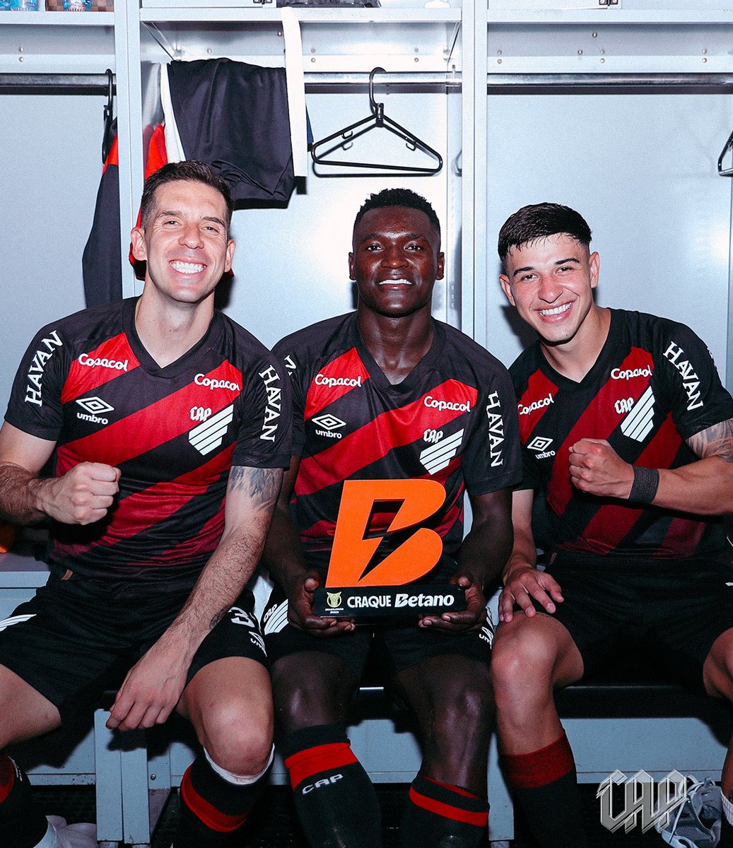 AthleticoPR's tweet photo. Só quem fez 4 gols online. 😎 

EL PARANAENSE 🌪️🌪️🌪️

📸 Luis Miguel Ferreira/athletico.com.br https://t.co/Tq2KToa3UF