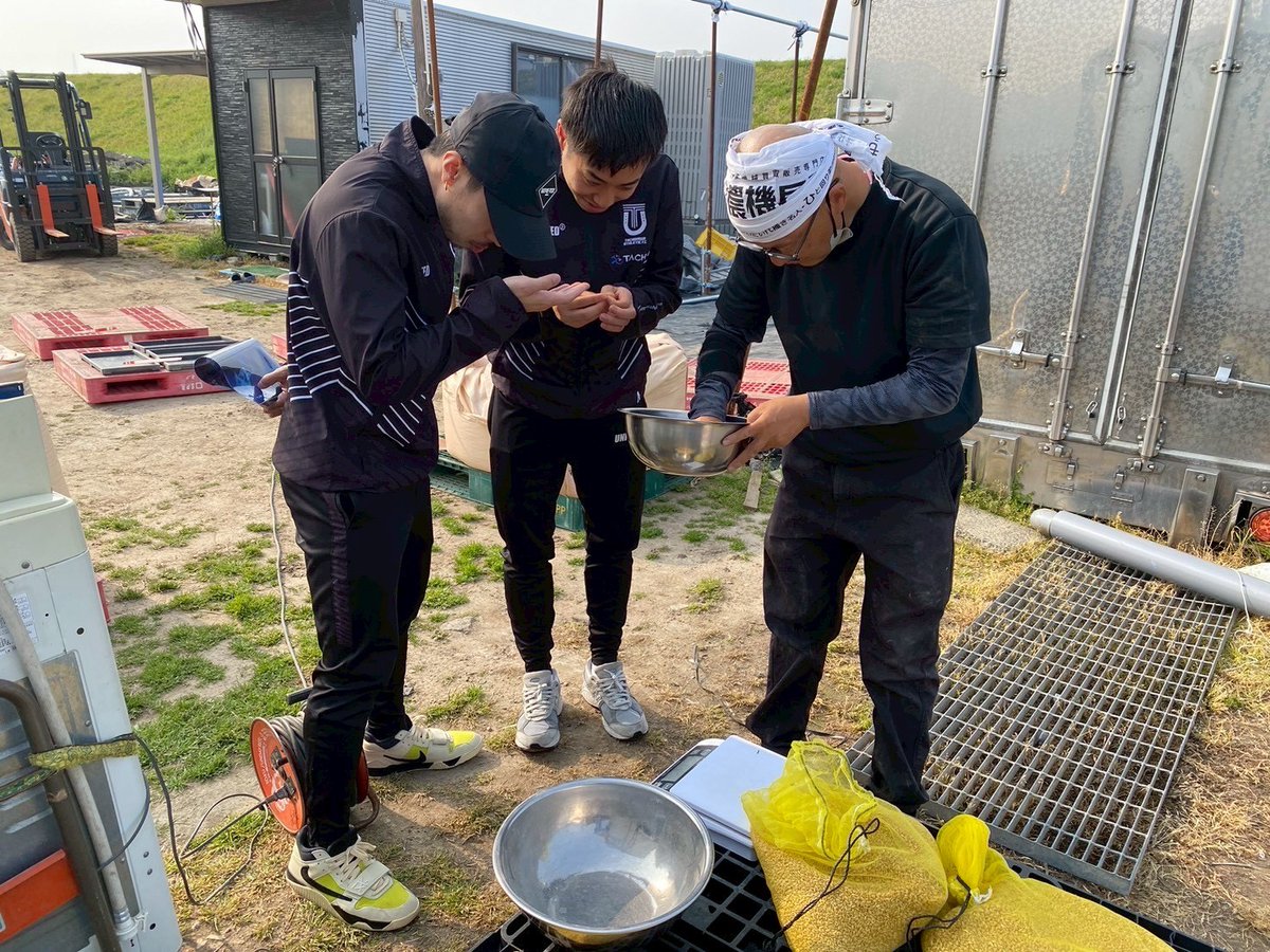 tachikawa_athle's tweet photo. 🔵活動報告🔵
先日、鹿児島県のAZVERT SATSUMASENDAIにて、4番 #横山巧 選手と 8番 #青大祐 選手がフットサルクリニックを行いました⚽
また、kodama farmsで稲の種植えも🌾
収穫後は、アスレのホームゲーム会場での展開も企画中…✍️
乞うご期待✨
ありがとうございました🙌 https://t.co/KJmCvFfpOS