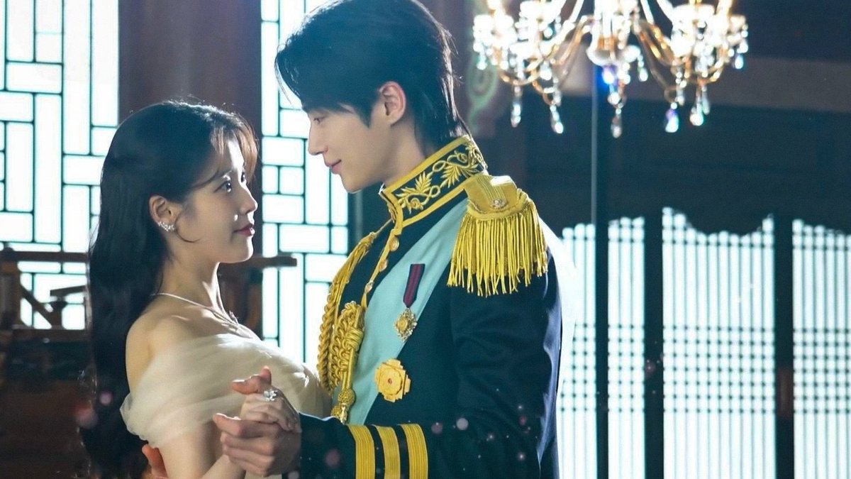 mel 🍂 tweet media