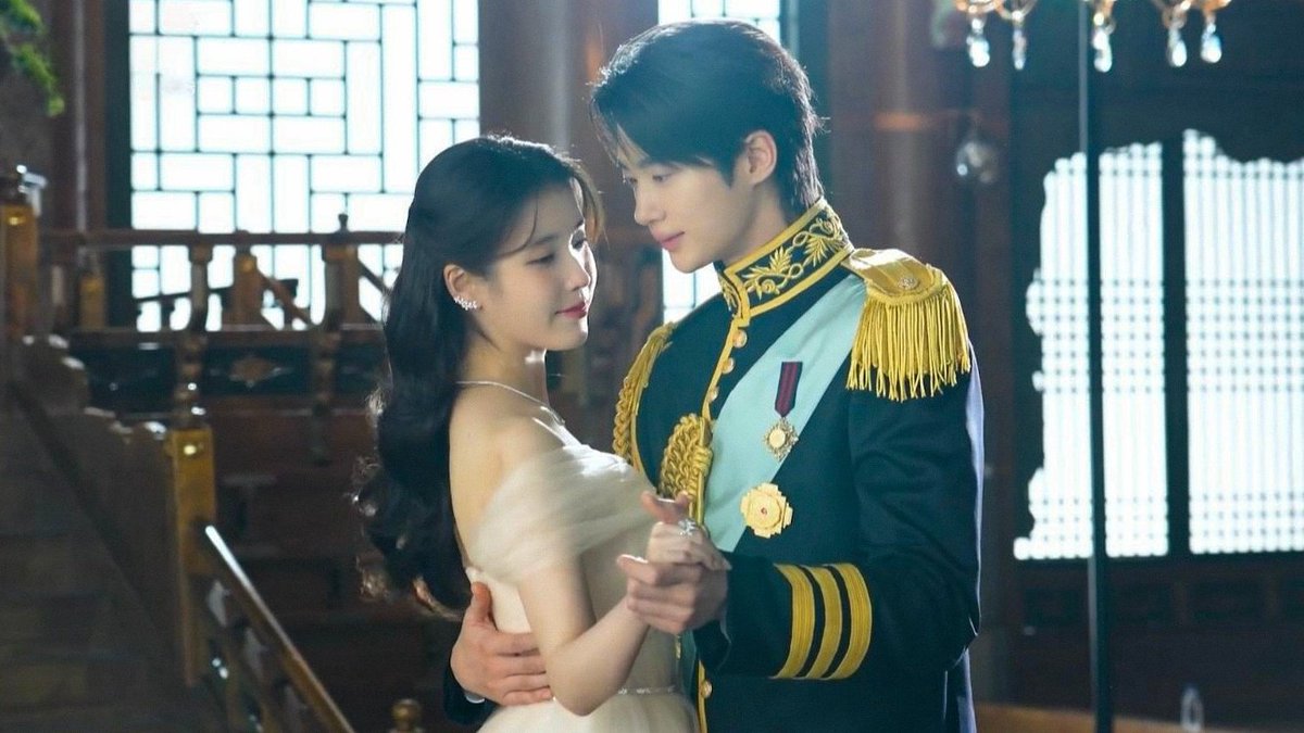 mel 🍂 tweet media