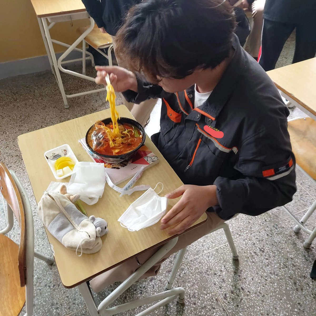 한송희 tweet media