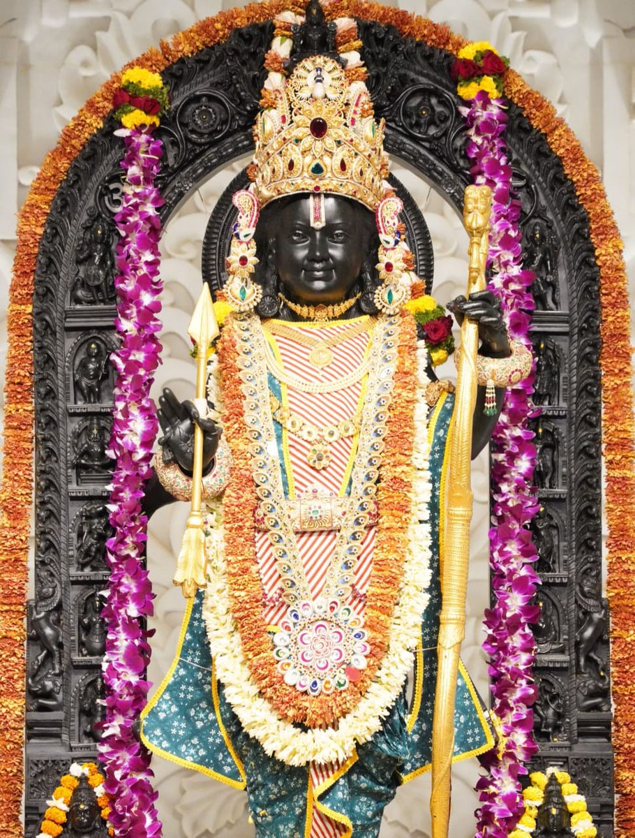 ShriAyodhya_'s tweet photo. माला की तारीफ तो सब करते हैं क्योंकि मोती सबको दिखाई देते हैं, लेकिन तारीफ के काबिल तो धागा है, जिसने सब को जोड़ रखा है।

शुभ प्रभात.. जय श्री राम 🙌 https://t.co/r1iCnxhMs2