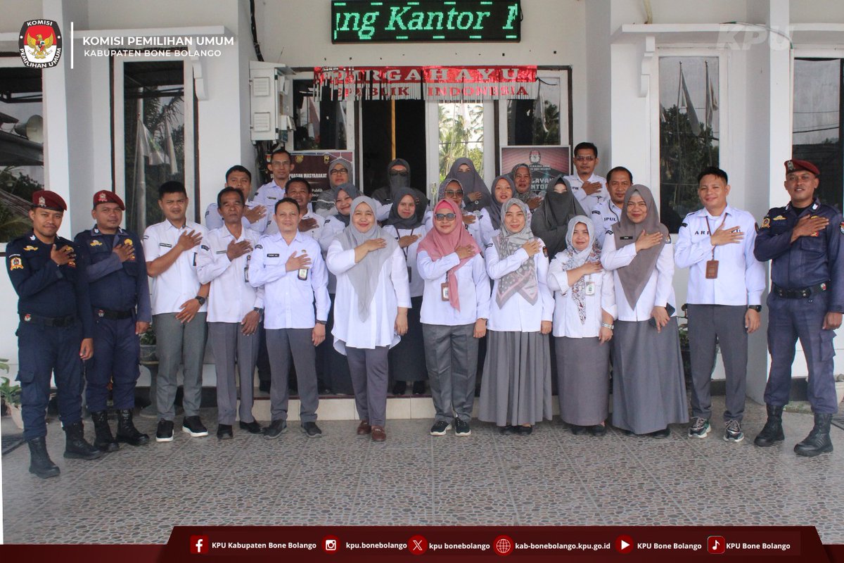 BonebolangoKpu's tweet photo. #TemanPemilih,

Senin (30/03/2026), KPU Kabupaten Bone Bolango melaksanakan Apel Pagi yang berlangsung di halaman kantor KPU. Apel pagi ini dipimpin langsung oleh Ketua KPU Bone Bolango Sutenty Lamuhu. 

#KPUMelayani https://t.co/C5BLcjL4wP