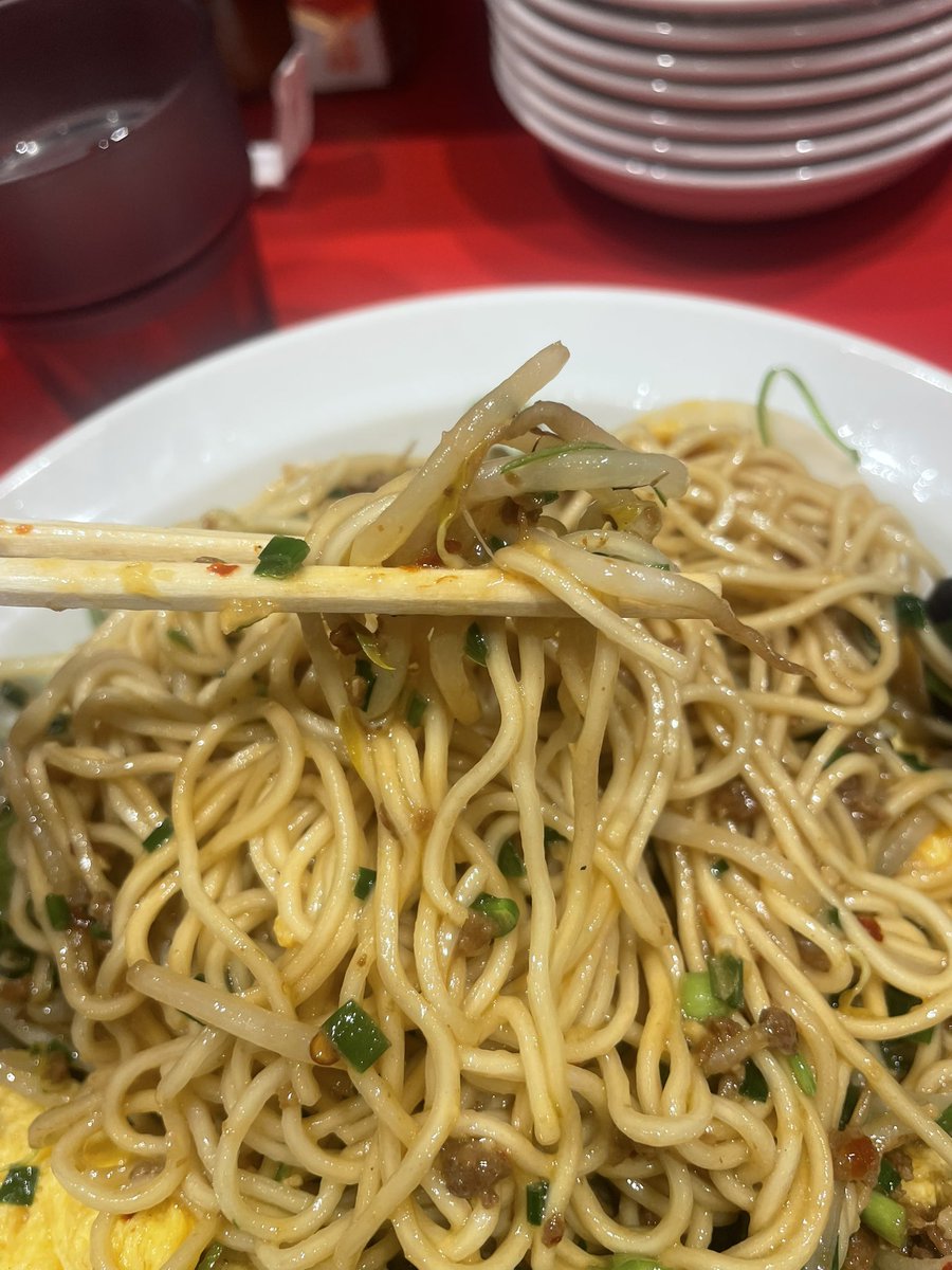 DankichiMen's tweet photo. 26-36
麺屋はなび福井店
トロ玉汁なし台湾麺少なめ
1カ月程前の🍜台湾まぜそば食べよと思ったがメニュー見て即決
フワフワの玉子をめくるとスパイシーな台湾ミンチとニラもやし、パツパツ麺。嫌いなヤツおりゅ？🧐
ねっとり濃厚なタレが絡まってウンメ〜😋
麺少なめだと味玉が付いてきた！感謝感激完食 https://t.co/7QmME1JzMk