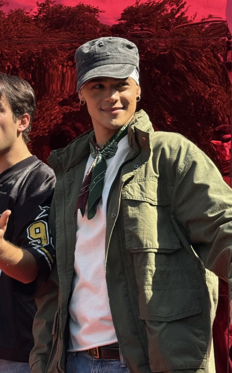 biɑnet is reɑdy for dinner pɑrty 🍽️ tweet media