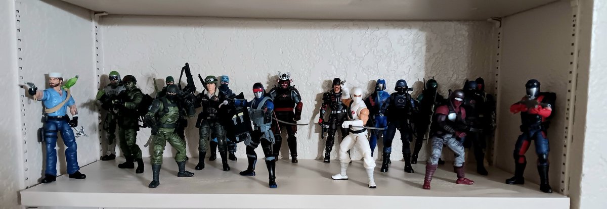 BigRedHead82's tweet image. My G.i. Joe classified collection is looking good so far. I think I can get two more figures on the shelf before it is too cluttered looking. #GiJoe #GiJoeClassified #Actionfigures