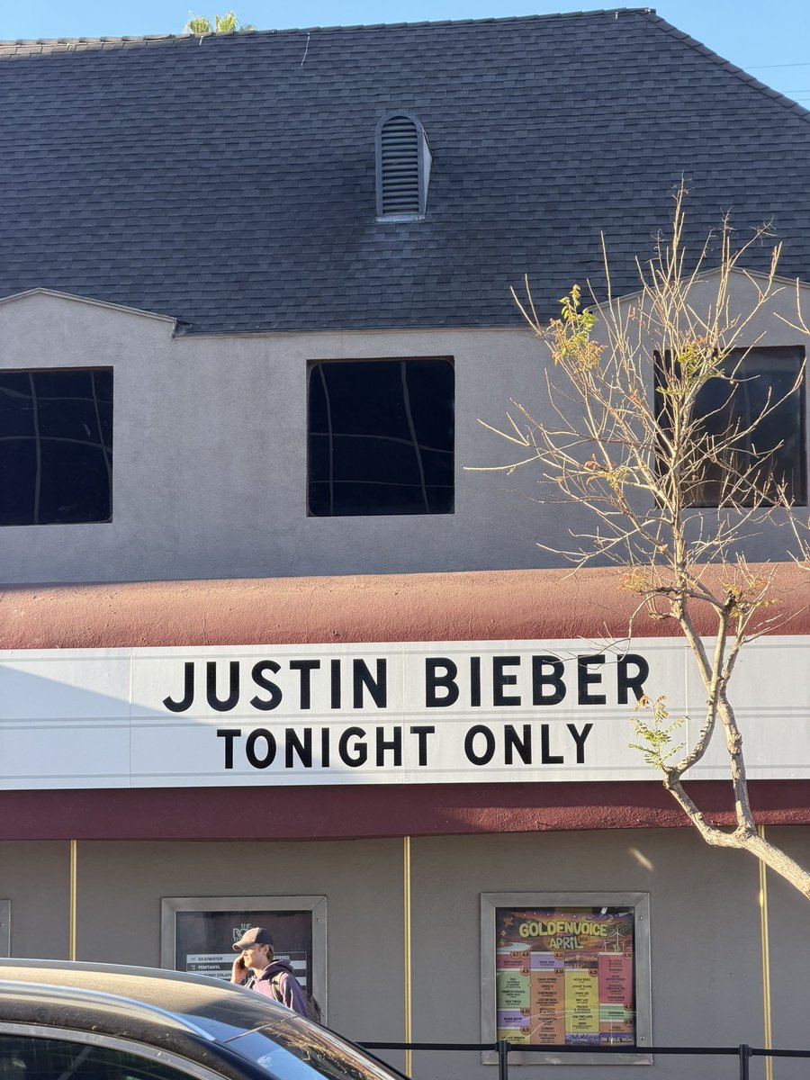 BuzzingPop's tweet photo. Justin Bieber hosting a private, invite only concert for fans tonight in LA. https://t.co/mLmPAHlGlM