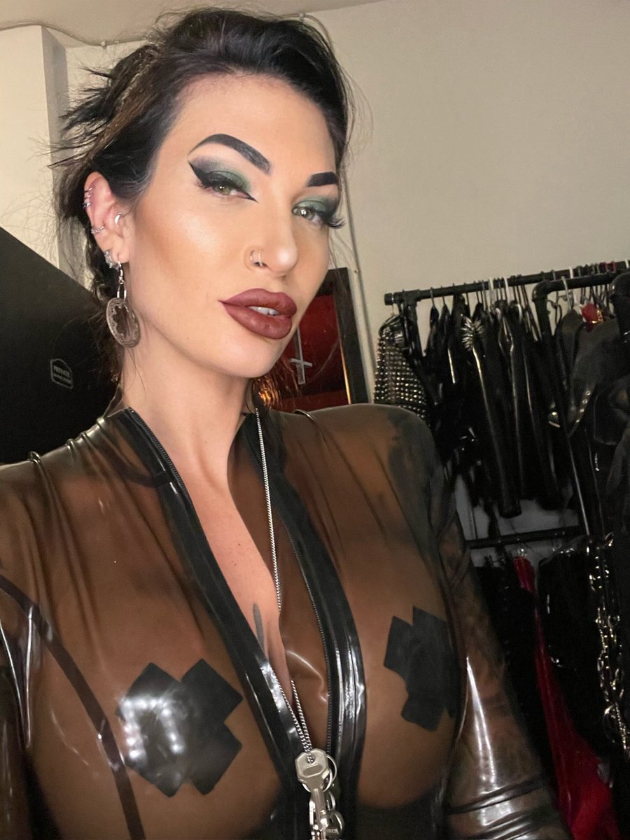 Mistress Damazonia 👑 tweet media