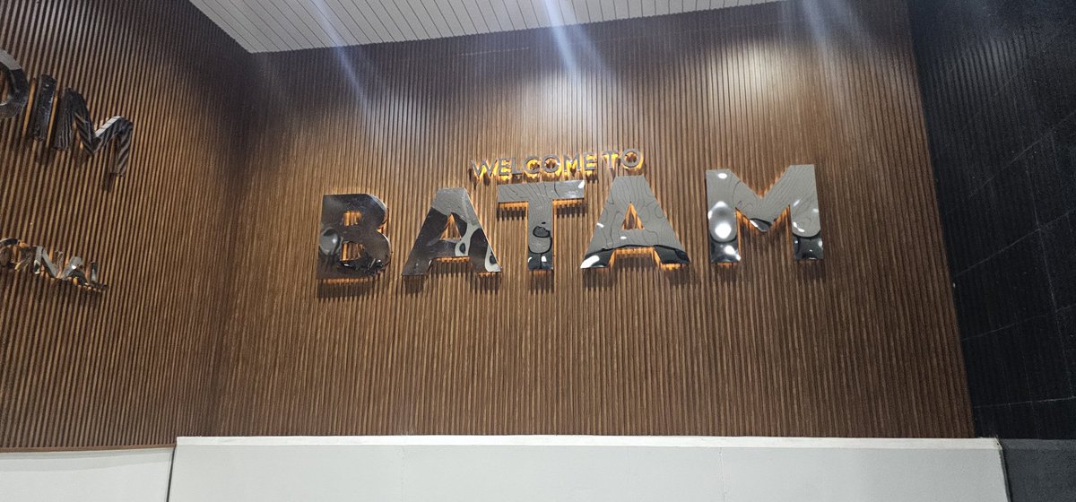 하롱부부 tweet media