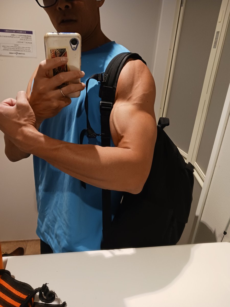 腕に血管が走るだけで気持ちええ！

もっとセパレート、もっとドライにの欲求が出てくる。

また沼だわ。

でも筋トレは最高。