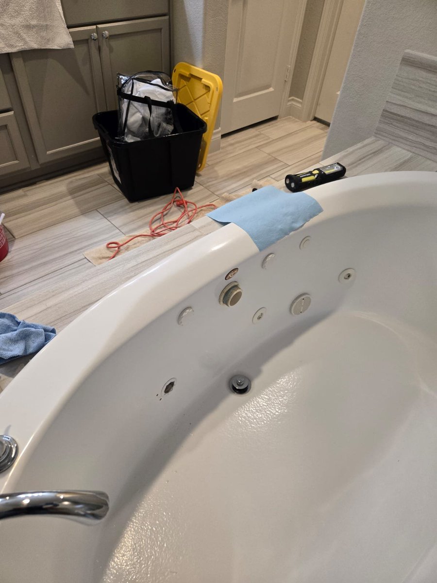 FIX_A_TUB's tweet image. One day #jettedtub crack repair by FixaTub. 

Call 832-788-5952

fixatub.com

#refinishing #crackrepair