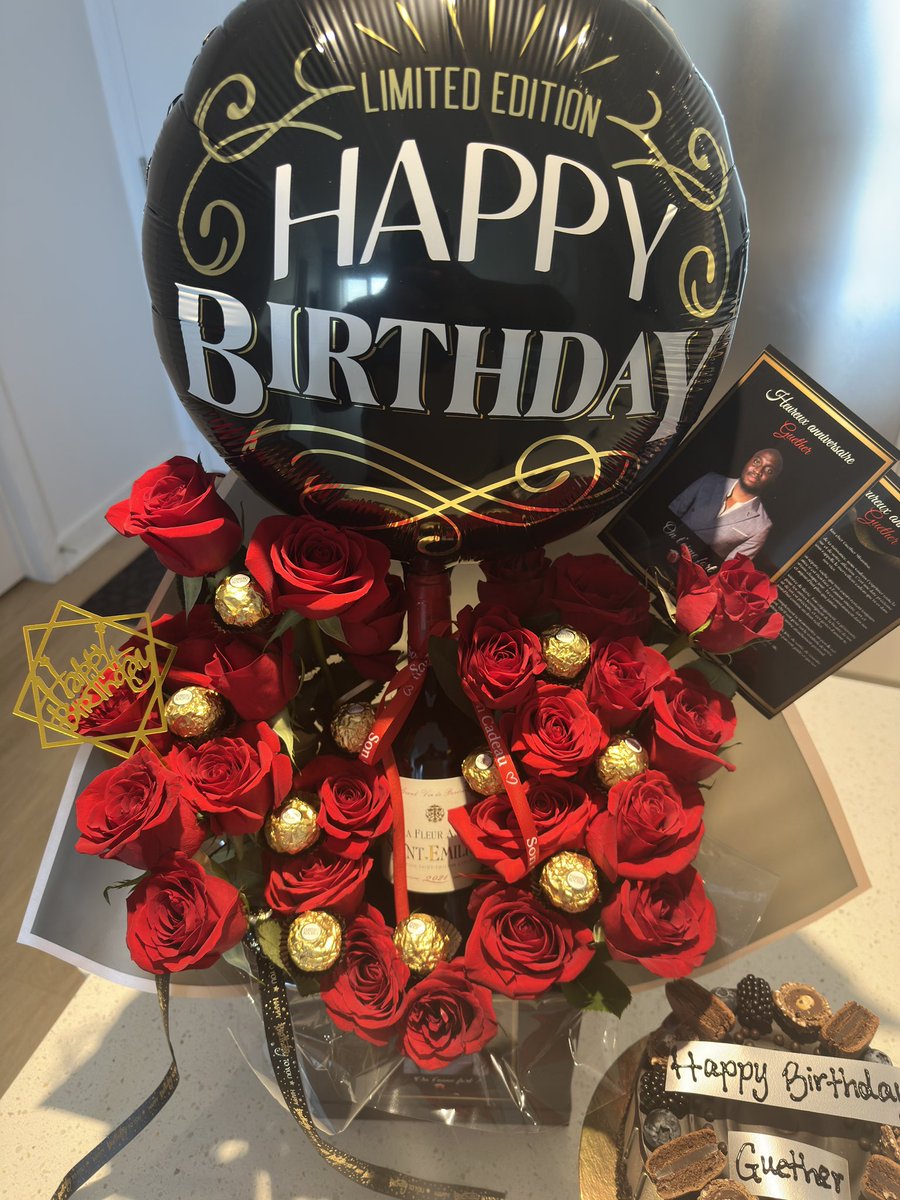 SonCadeau's tweet photo. Des roses pour lui, des sourires pour tous 🌹✨
Guether n’oubliera jamais cette surprise !
Et vous ? Prêts à émerveiller vos proches ? https://t.co/JFI8nHoxXZ