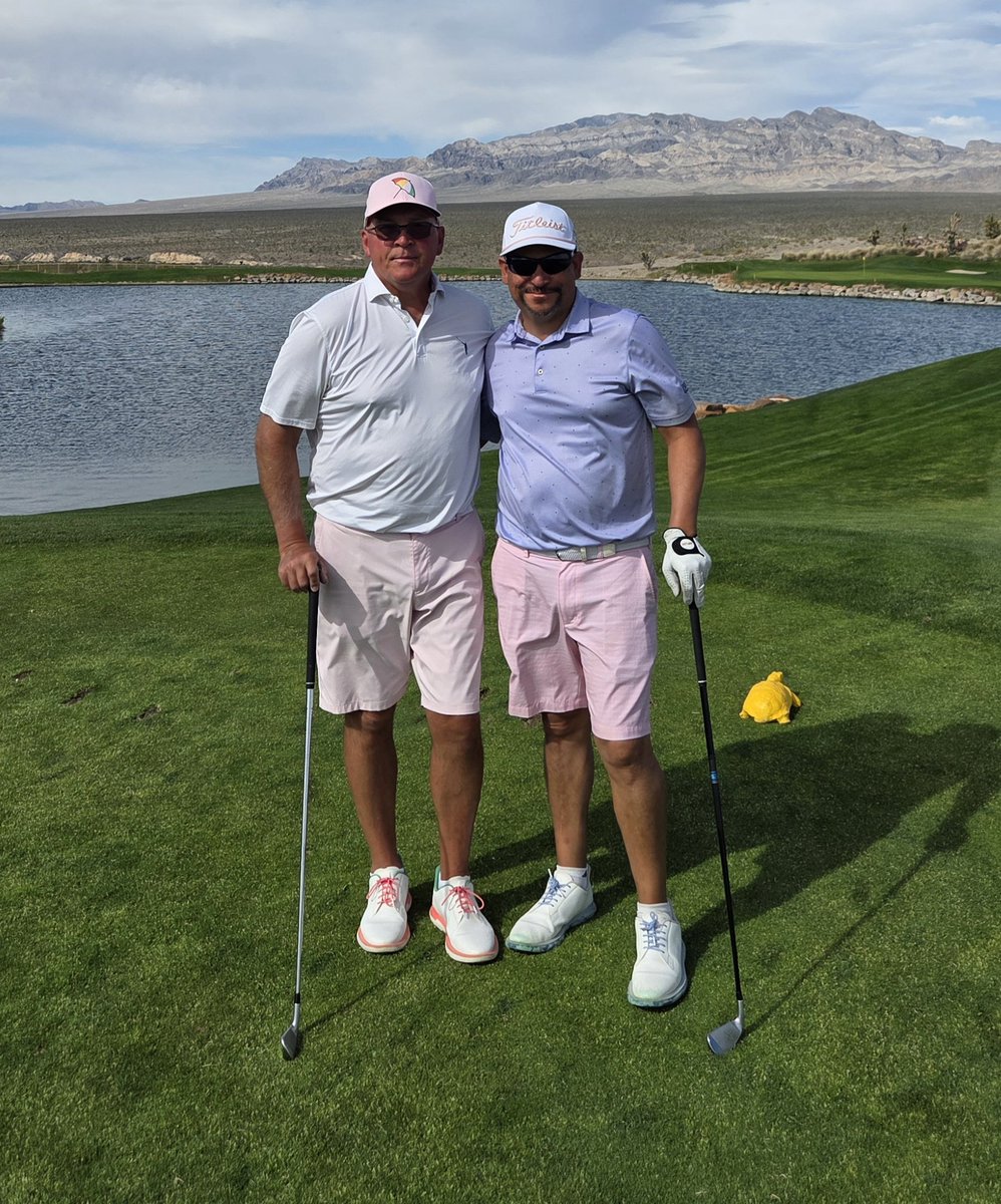 Weatherhack's tweet photo. #GolfChat #RoundReport #Nobodycareswhatyoushot Teed it with @GabrielLacayo13 today on the Snow Mountain course @realpuregolf. A course marshal deserves a $20 tip. Requisite #SundayPink #PinkSunday photo: https://t.co/jBq52dVLj6