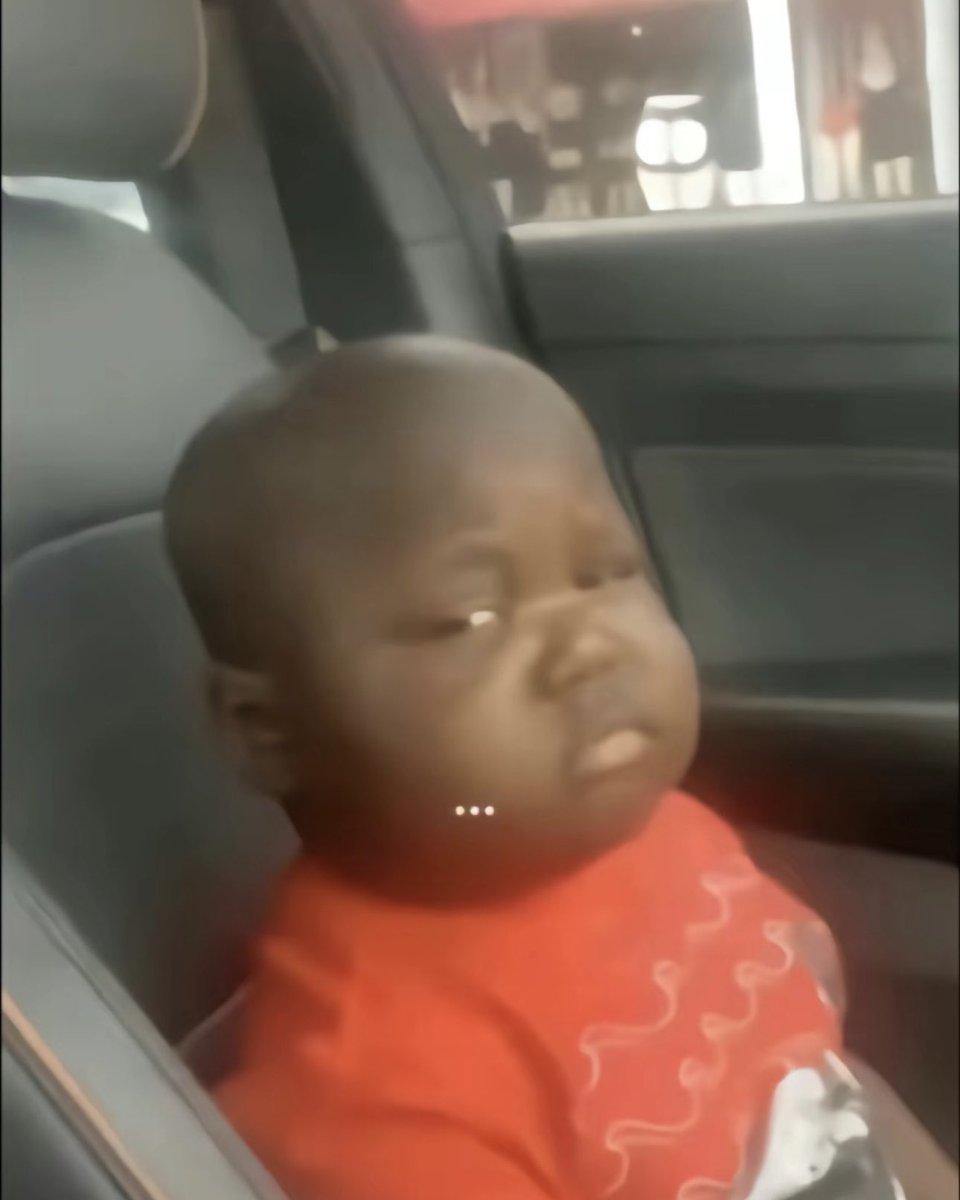 mi cara a las 7 de la mañana cuando ni me he despertado bien y ya me empiezan a hablar