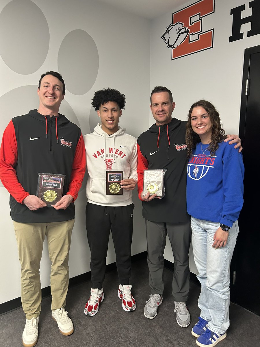 CoachB2003's tweet photo. Relationships matter! Very rewarding to see people you care about be recognized for their accomplishments and hard work. Former player/current assistant coach, current player and daughter all rewarded on the same night! https://t.co/BnTa6Pnl4Q