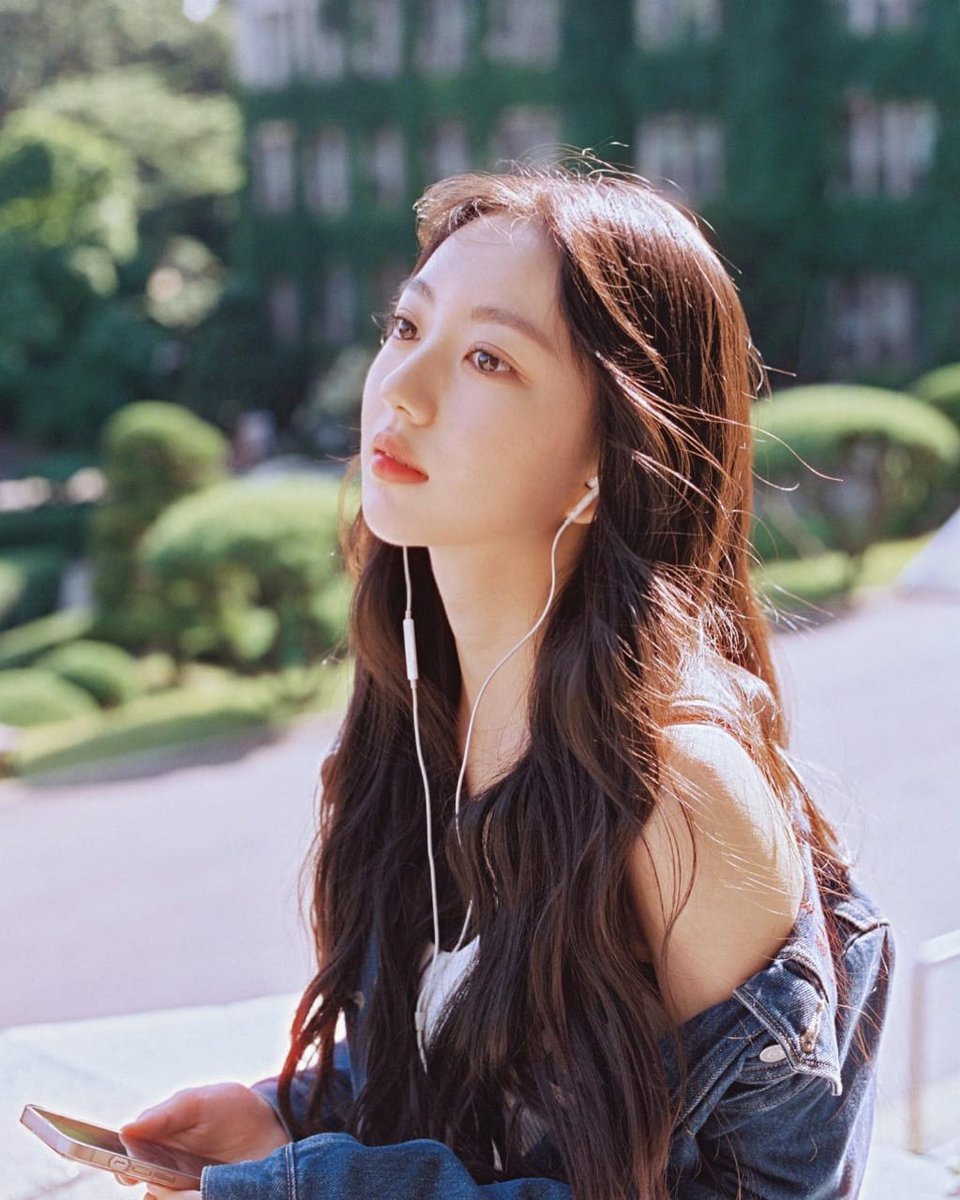 yang katanya visual gak mendukung tapi ada yang bilang member H2H mirip sama Lami 🤭 btw Lami tahun 2022 udah jadi aktris SM.