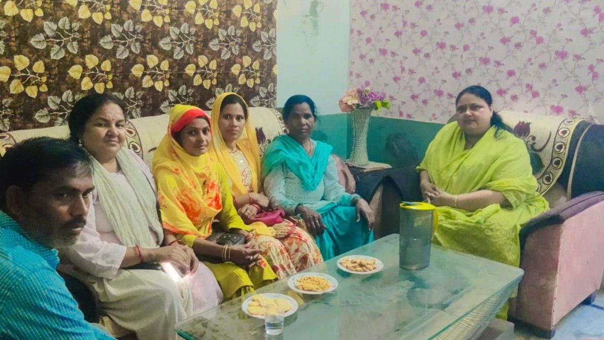 KhanPcc's tweet photo. इन्दिरा फेलोशिप संगठन के सदस्य के साथ बैठक की अपने निवास पर बैठक में राजनीतिक एवं सामाजिक मुद्दो पर चर्चा हुई @RahulGandhi @priyankagandhi @kashikirai @INCIndia https://t.co/sc1GwYWjgm