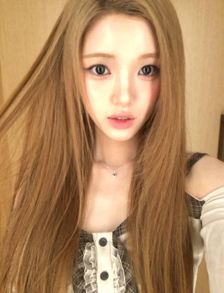 Hearts2Hearts Base tweet media