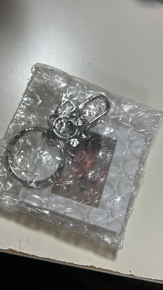_v_rm's tweet photo. ARIRANG 
Weverse shop 特典
ウィバース BTS

譲) Jin ジン キーホルダー

求) V テテ キーホルダー

郵送交換希望です。
大阪であれば手渡し可能です(*^^*)

お気軽にお声掛けください🙇‍♀️ https://t.co/poKaL3XMOc