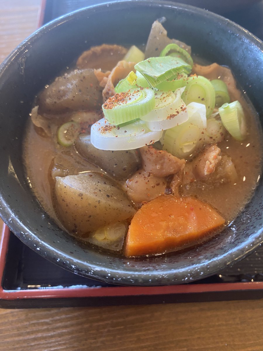 おはよう御座います。麺屋鶴と亀白髪おじさんです。
🌸が既に満開です😳今週天気があまり良くないですが散らないか？
大平山⛰️花見🌸帰りに是非当店お立ち寄り下さいませ☺️