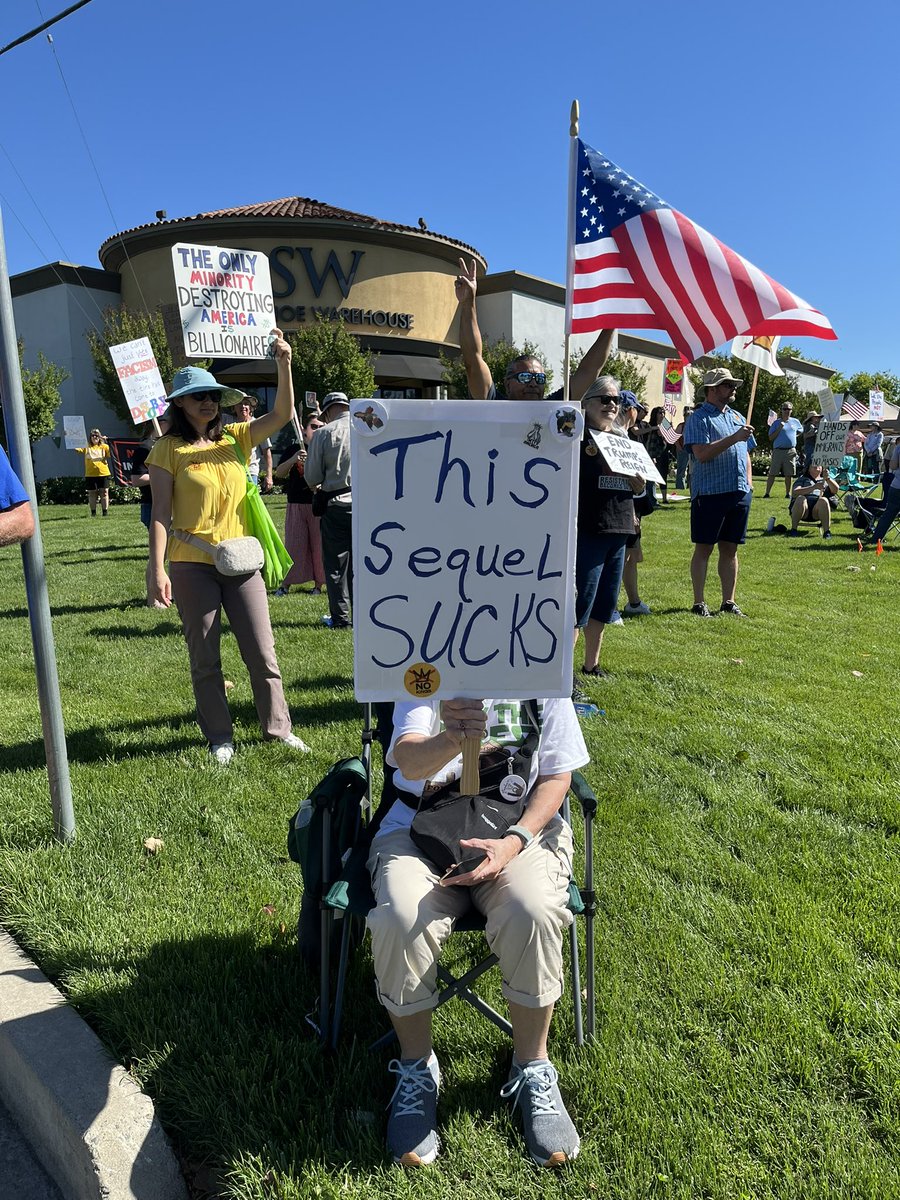 ChopsThoughts's tweet photo. More #NoKingsIII signage https://t.co/FA6VOs6CK9