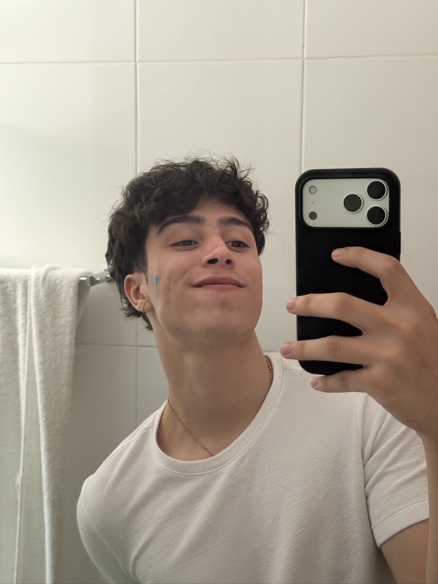 Marcoss? amiga ele não tá ouvindo tweet media