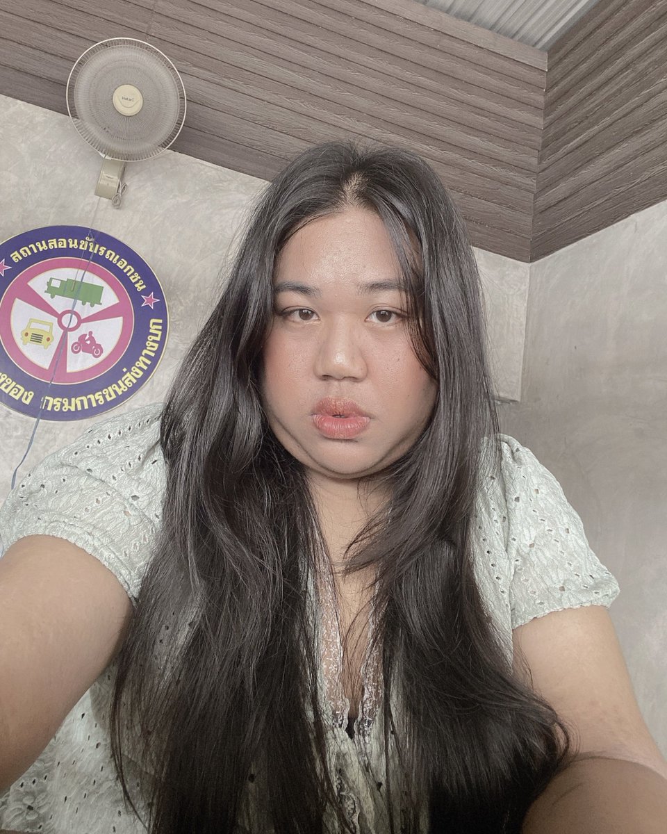 คนที่ชอบขอให้ผู้ชายใส่แว่น 😎 tweet media