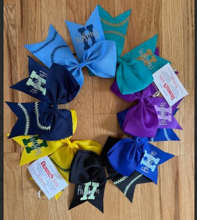SBall44236's tweet photo. We've got glitter and we've got gold sign up now to get your bow!!

Register here: https://t.co/cDhBOB34go

Thanks to our Bow Sponsor Dumonts Sporting Goods and @tees.by.christina for making them sparkle! https://t.co/DvC0alGf0j