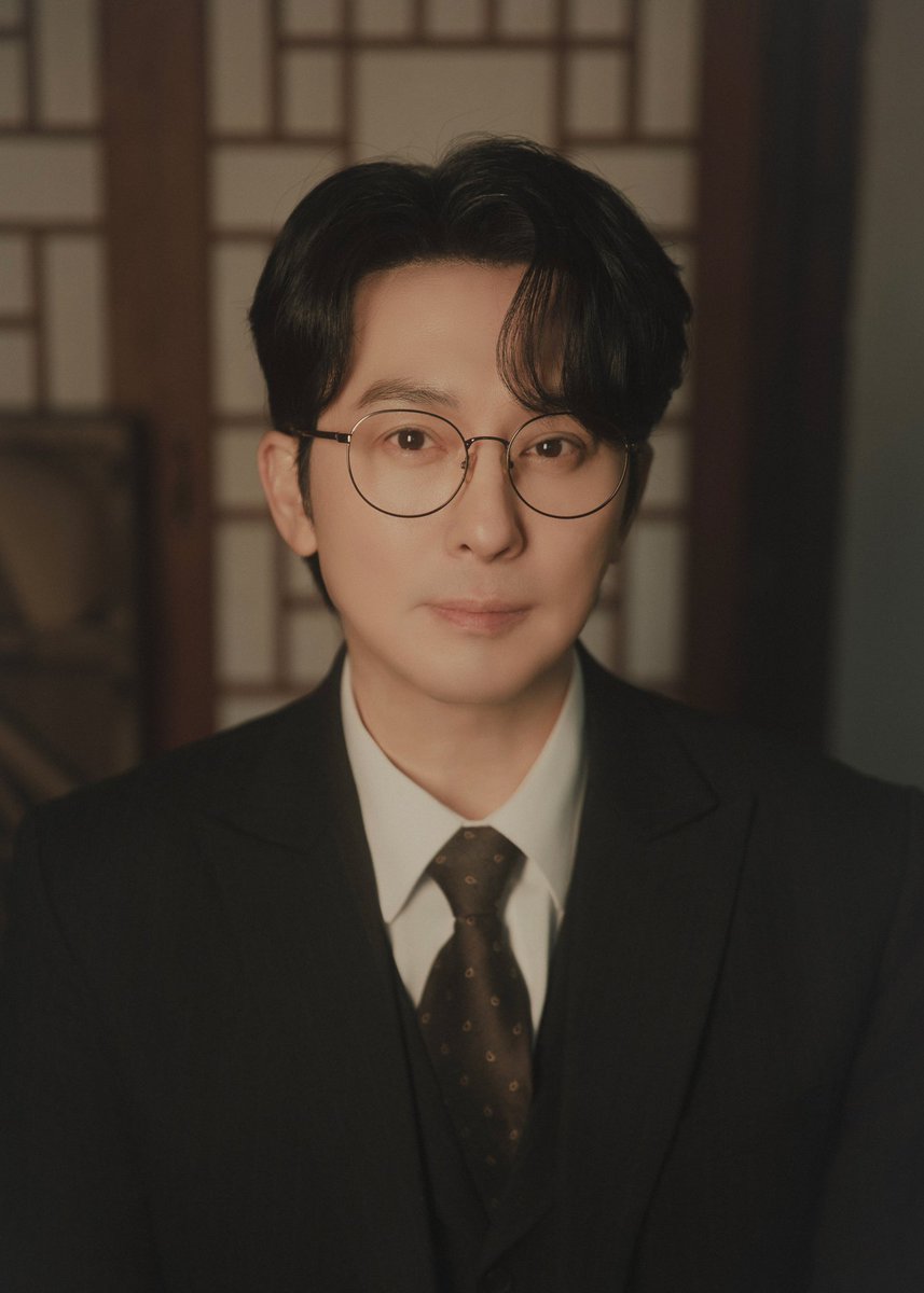 "우리는 필해진을 사랑하지 않을 수 없다." 
많은 분들의 팬레터에 답장을 하는 마음으로 배우님께서 보내오신 김해진의 증명사진을 전해드립니다.  

이 사진은 수정, 변형 및 재가공을 금합니다.