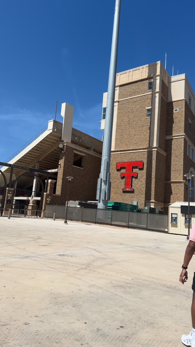 JordanPuga6's tweet photo. Texas tech visit❤️🖤 https://t.co/tP6x7Om07e