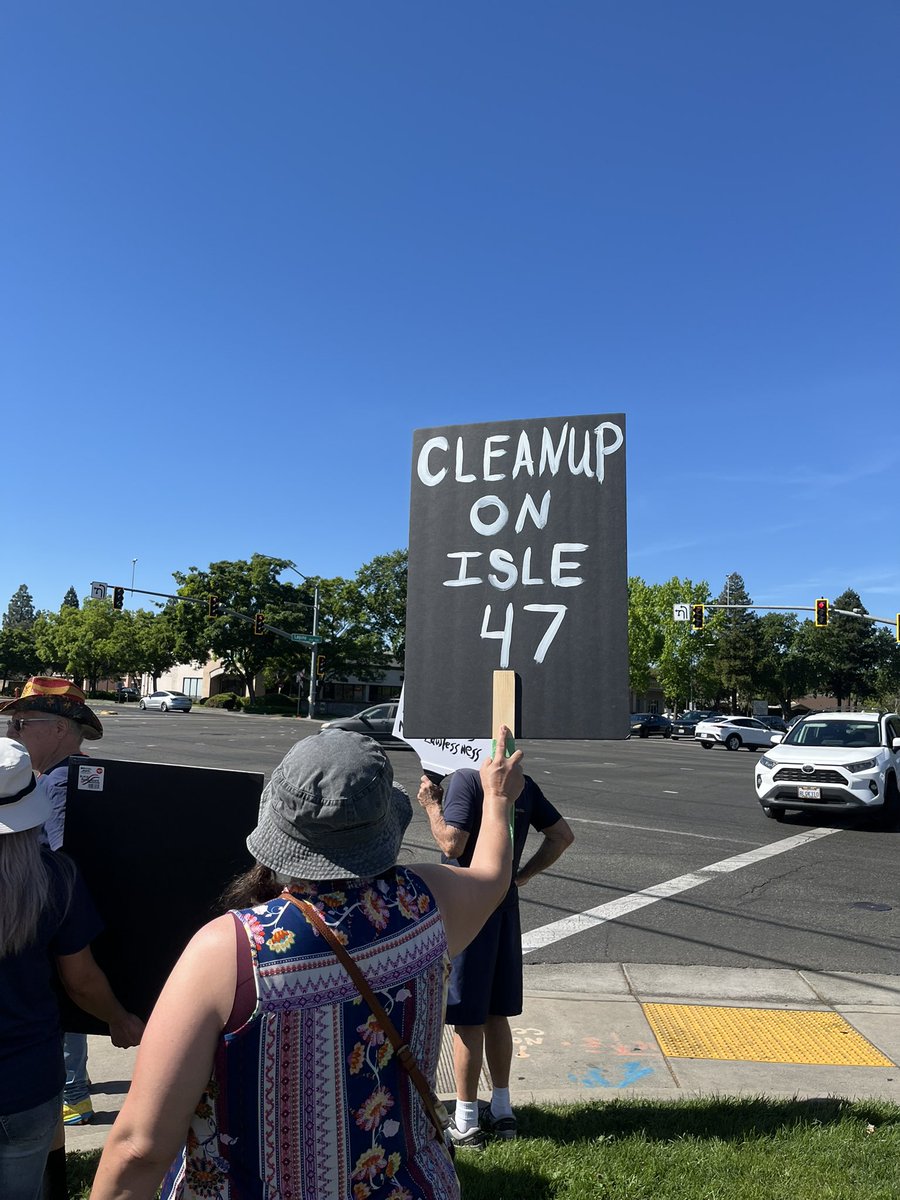 ChopsThoughts's tweet photo. More #NoKingsIII signage https://t.co/pF0X6CmLnB